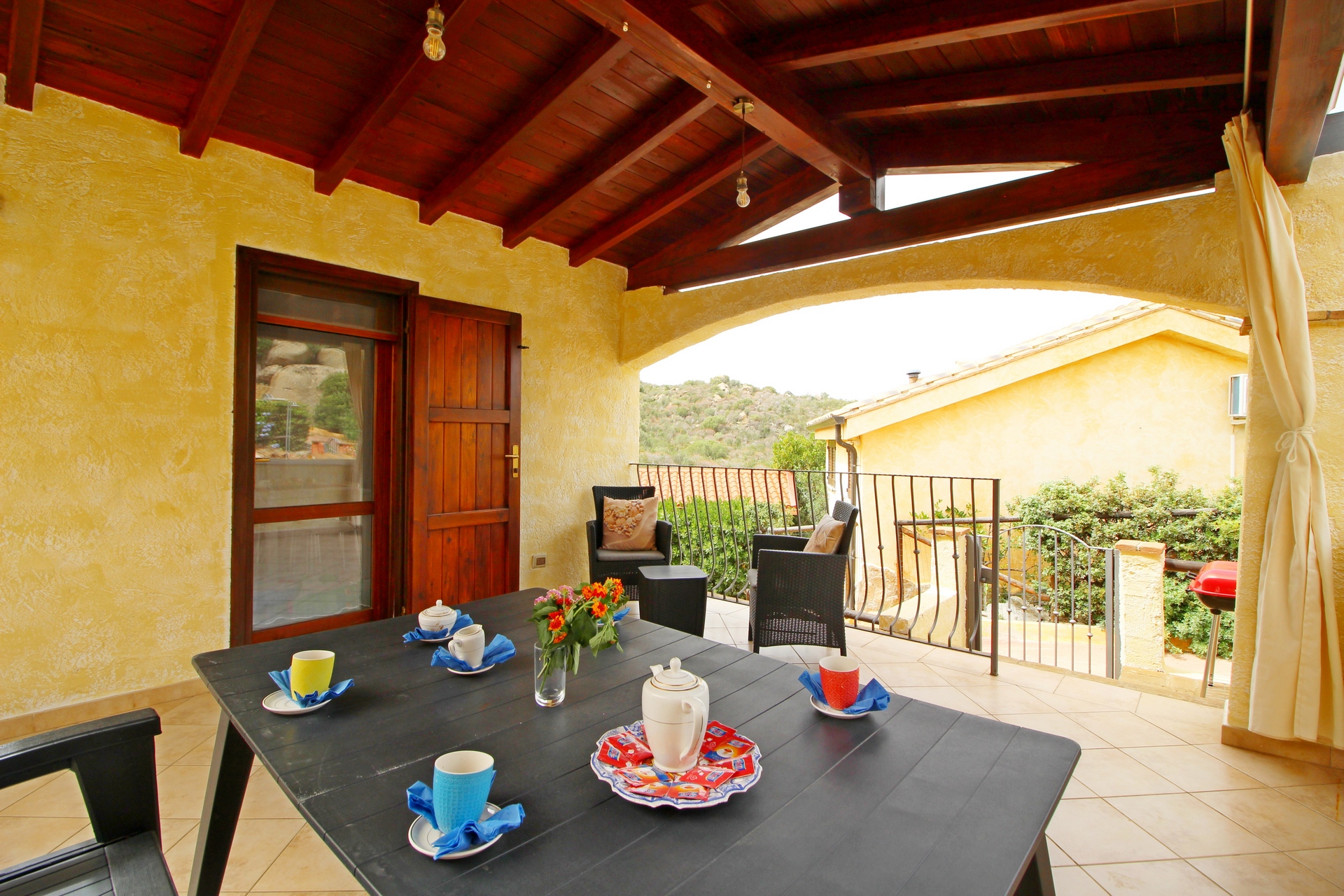 Veranda panoramica con sedute a Domus Petrae
